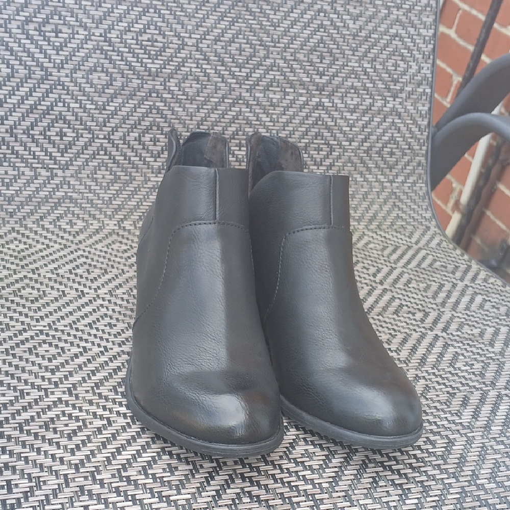 b.o.c. Classic Black Ankle Booties